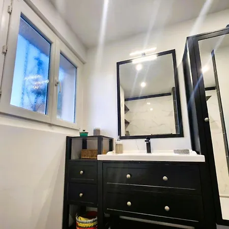 Pres De La Mere Yourhosthelper