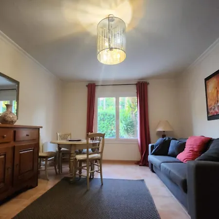 Pres De La Mere Yourhosthelper